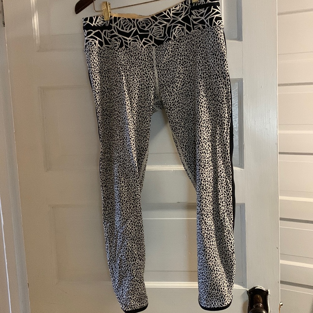 Lulu lemon crop yoga pants. EUC